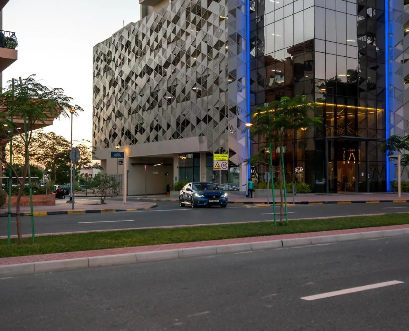 Comfy 1Br W Cinema Room Business Centre Pool Table And Sauna Dubai United Arab Emirates