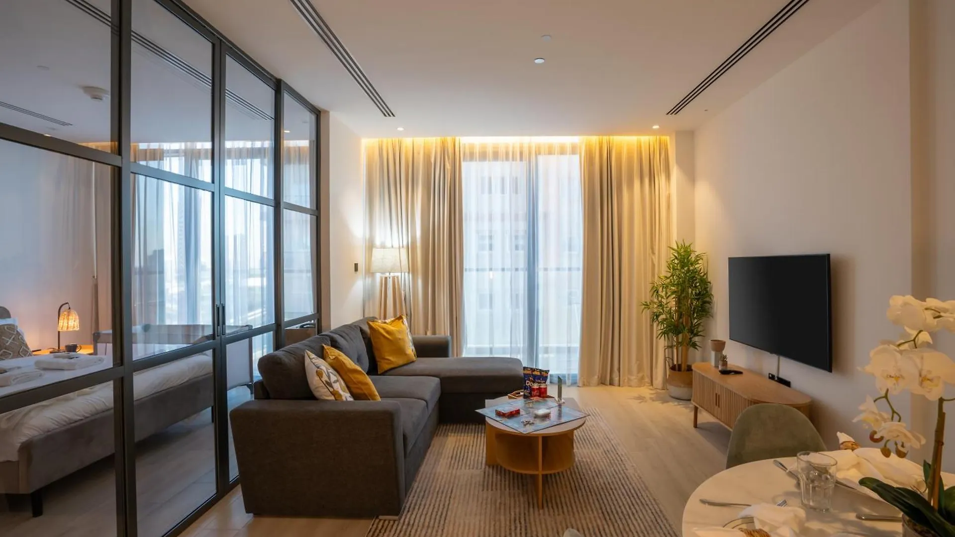 Comfy 1Br W Cinema Room Business Centre Pool Table And Sauna Dubai