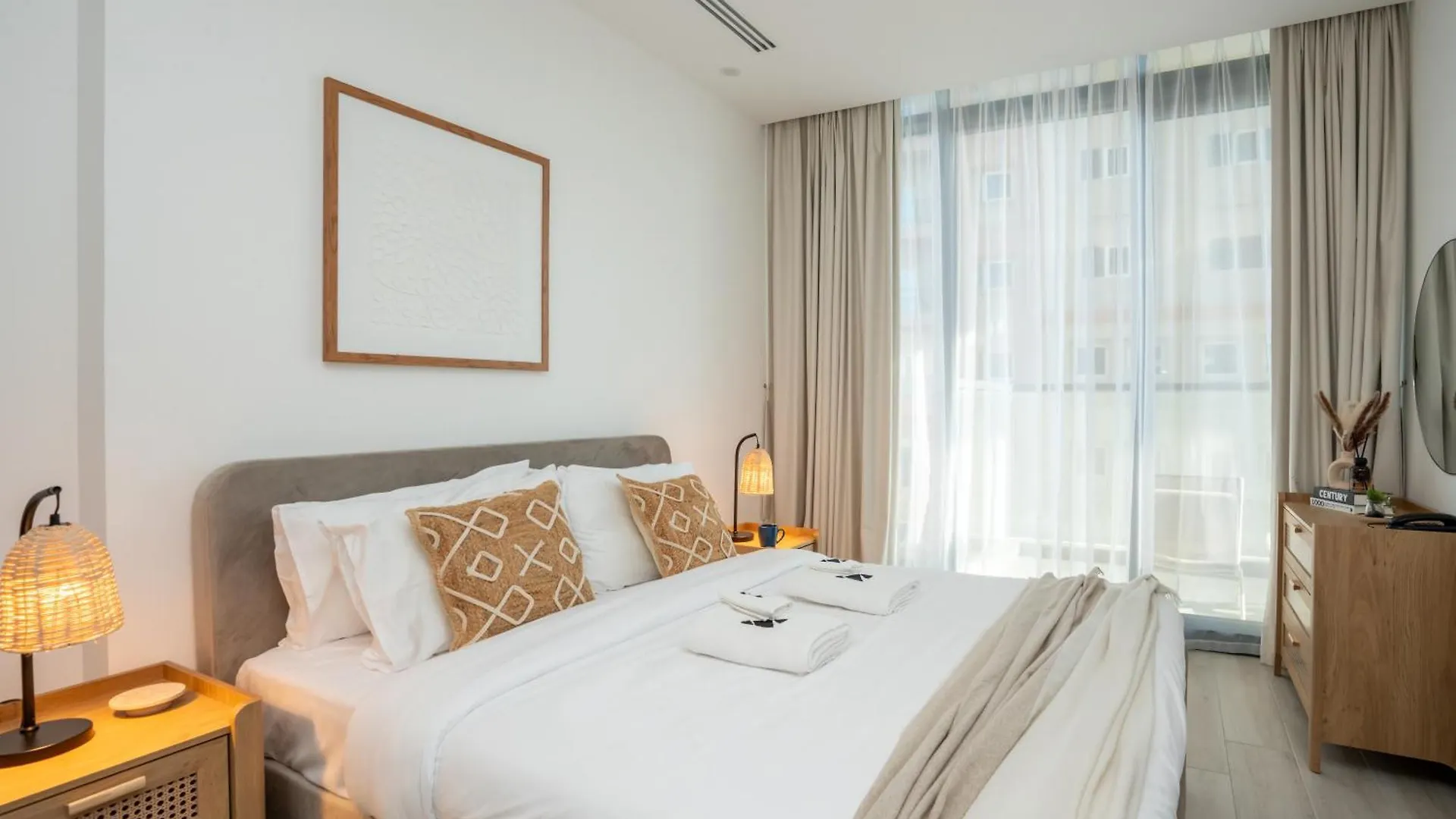 Comfy 1Br W Cinema Room Business Centre Pool Table And Sauna Dubai Apartment
