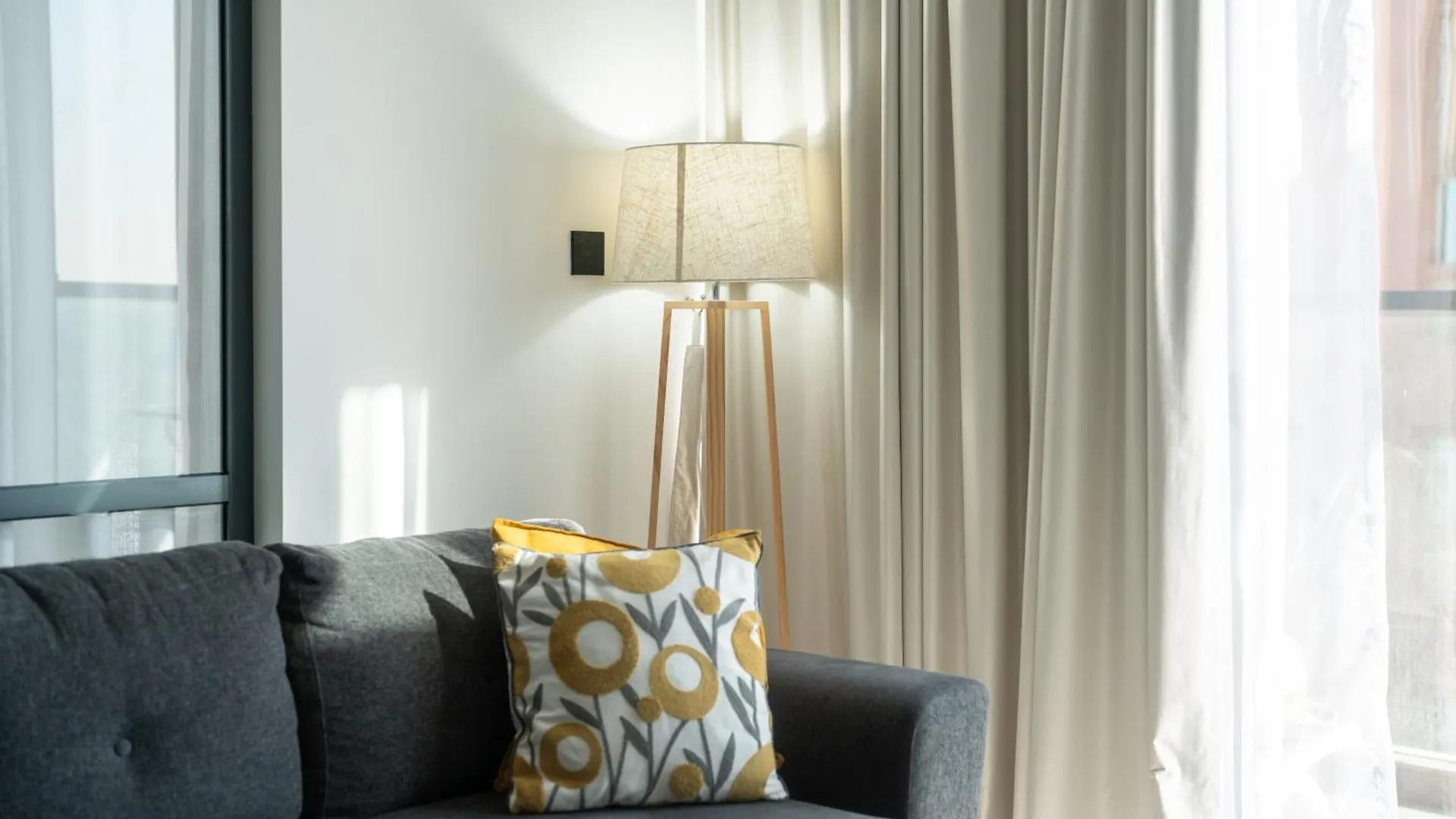 Comfy 1Br W Cinema Room Business Centre Pool Table And Sauna Dubai Apartment