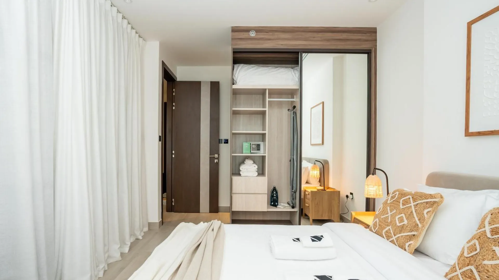 Comfy 1Br W Cinema Room Business Centre Pool Table And Sauna Dubai 0*,  United Arab Emirates